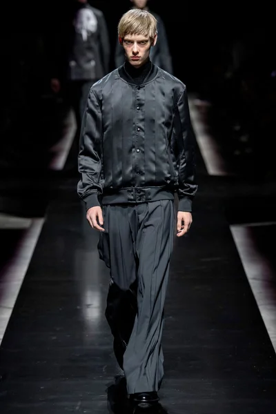 Look 30